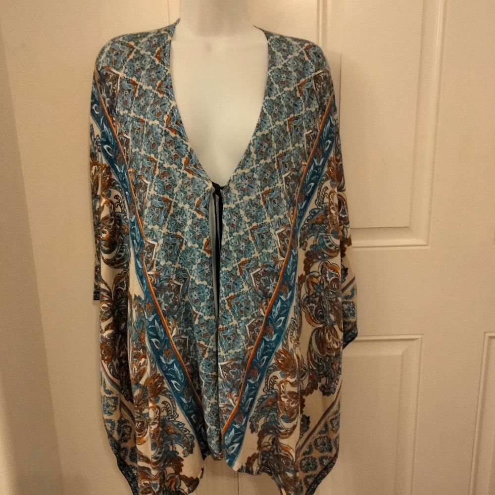Chico poncho with beaded and jewel like tie. W S